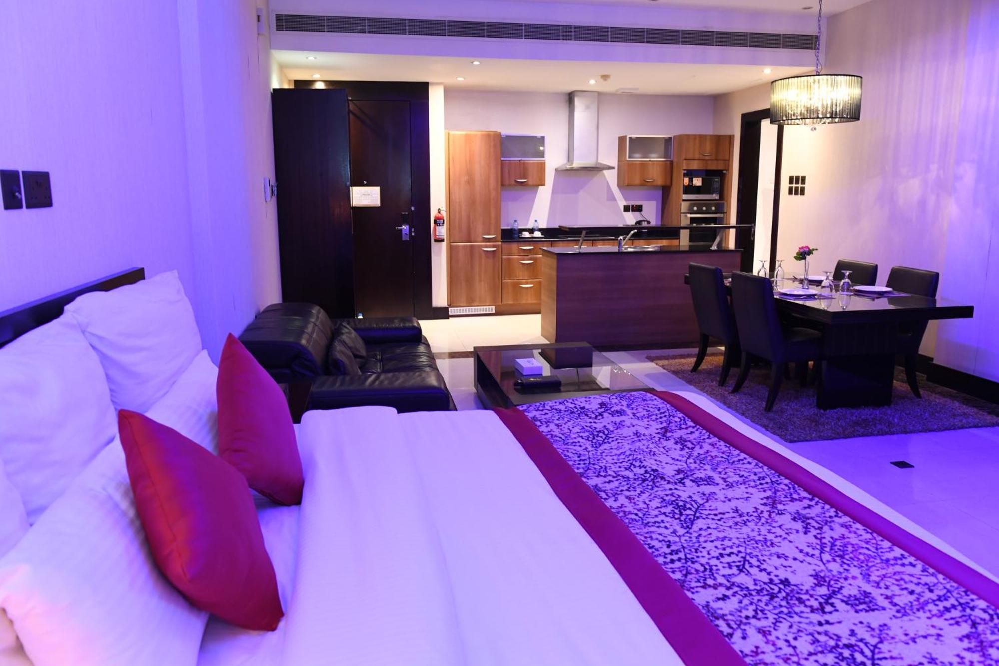Ista Suites Seef Манама Екстериор снимка